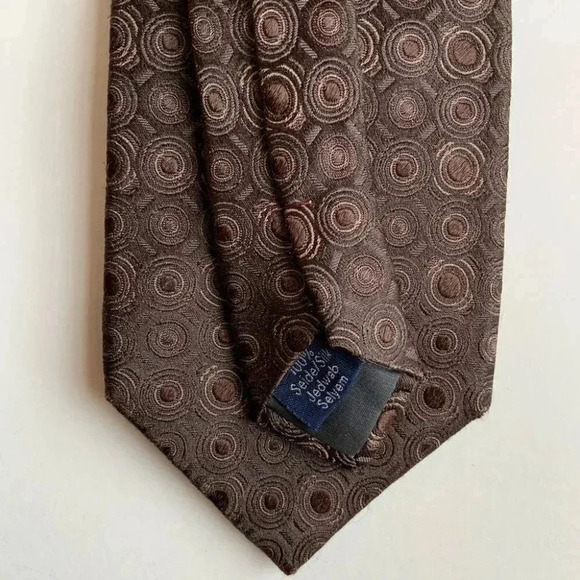 2/$30 VINTAGE Italian Brown Geometric Woven Silk Tie - Picture 2 of 7